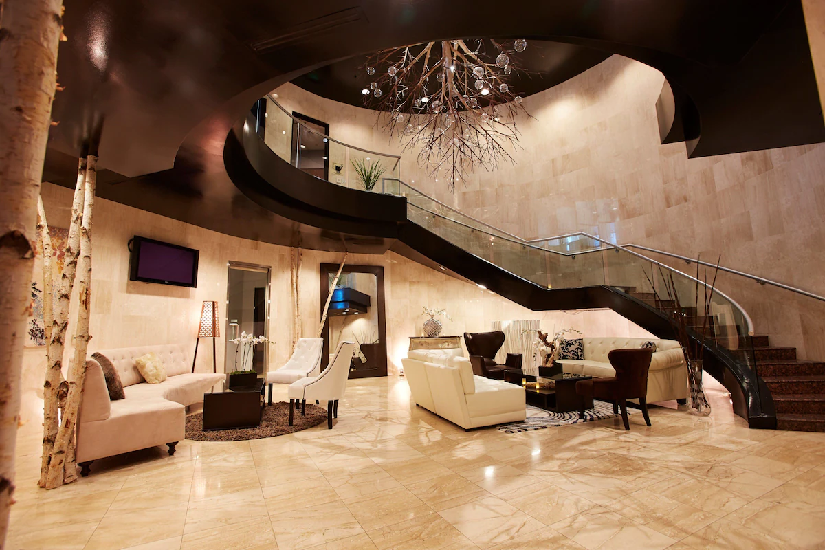 The Commerce Casino & Hotel: Luxury and Entertainment